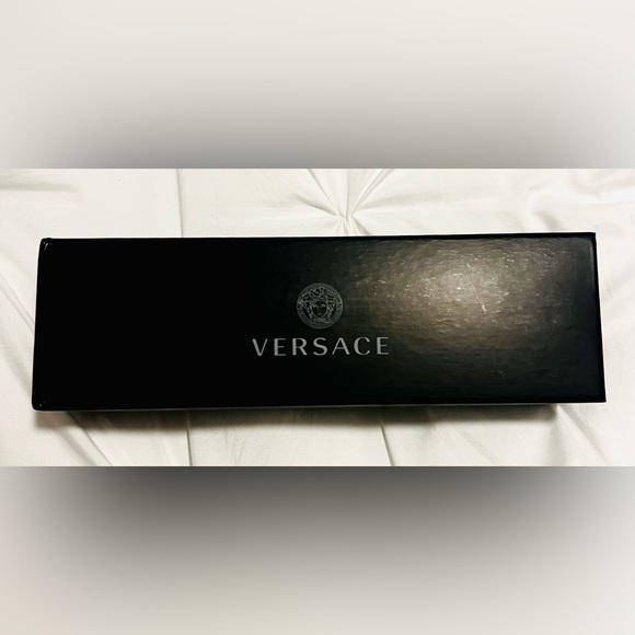 Versace Greca-Charm Black & Gold Detailed Buckle Adjustable Leather Bracelet - Picture 5 of 13